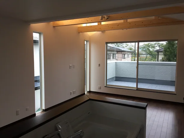 Realty Home株式会社の取扱物件｜明るく開放的なリビング